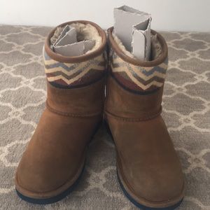 Ugg boots girls us youth 1